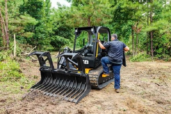 210T-Compact-Track-Loader-4